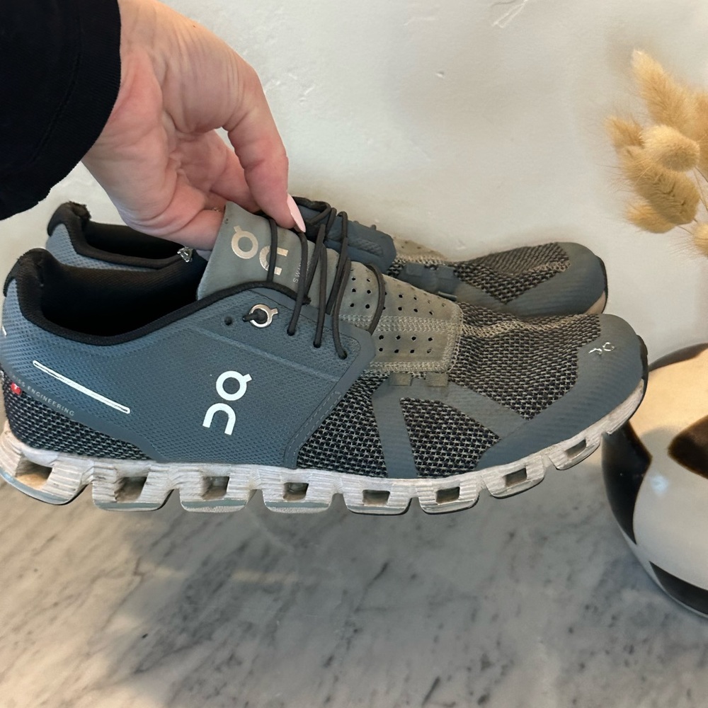 On Cloud running shoes size 9.5 women